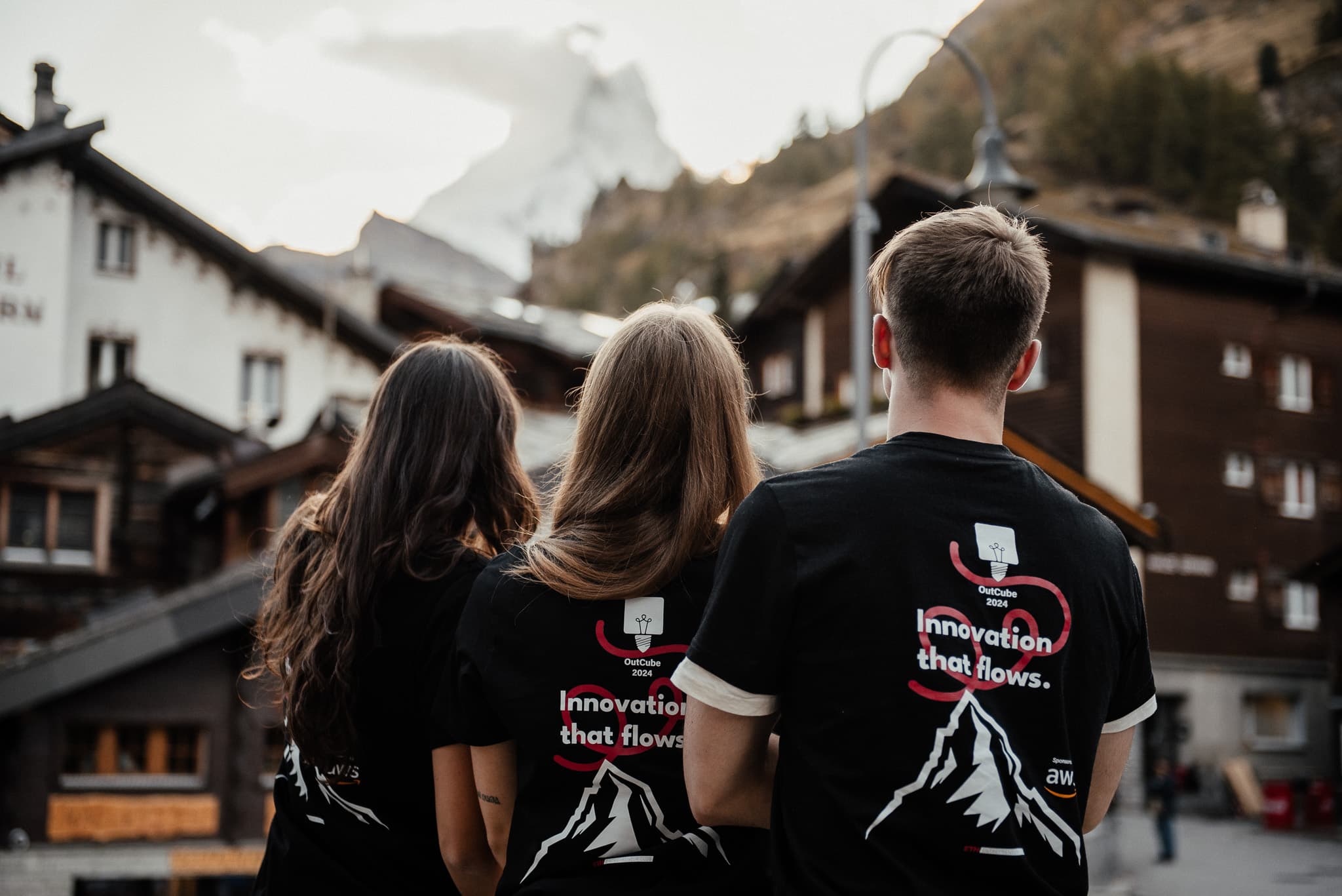 Outcube: Swiss Alps Retreat